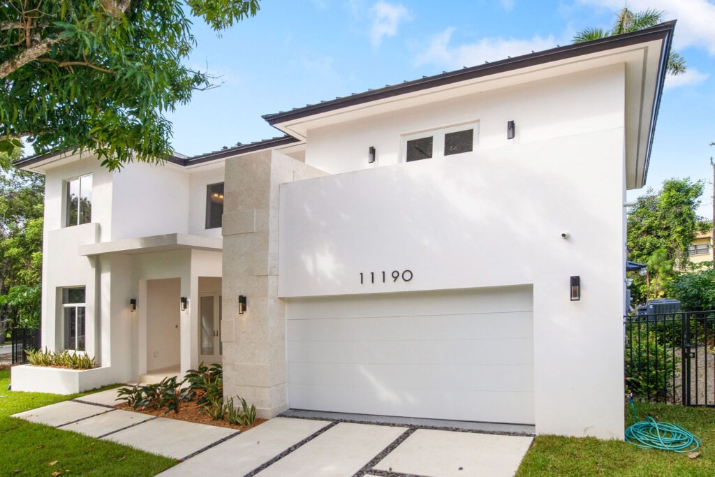 90 Pinecrest