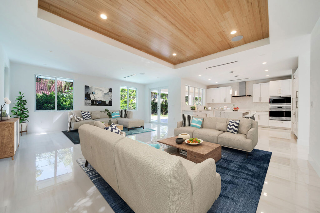 90 Pinecrest